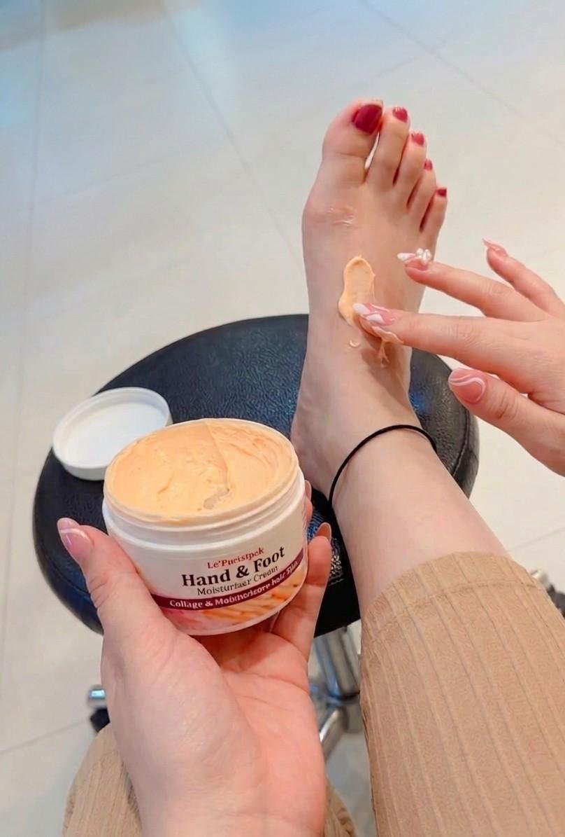 Hand and Feet Brighteing Cream +  Scrub (Deal)