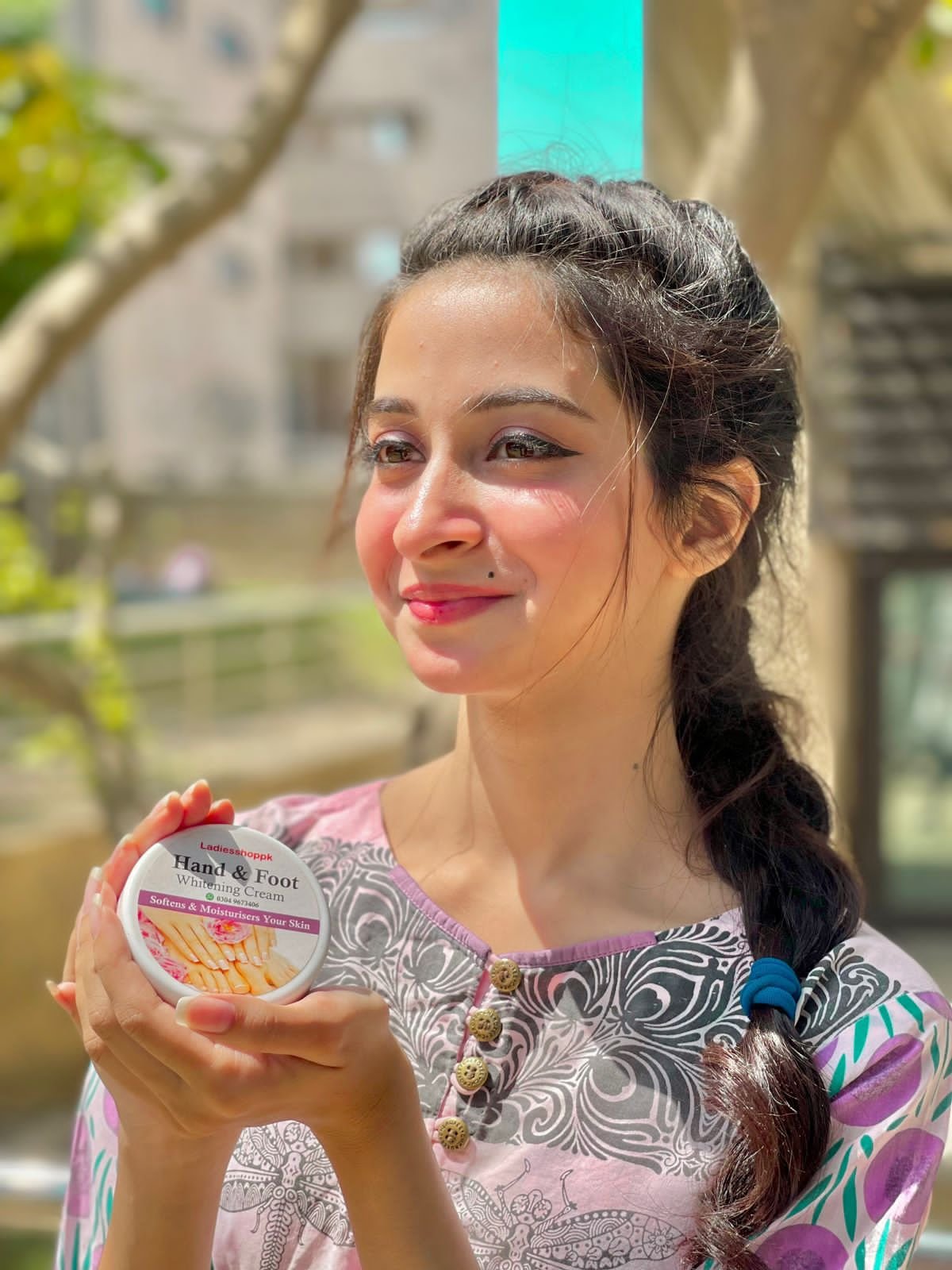 Hand and Feet Whitening Cream + Whitening Scrub (Deal)